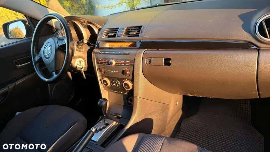 MAZDA 3 -