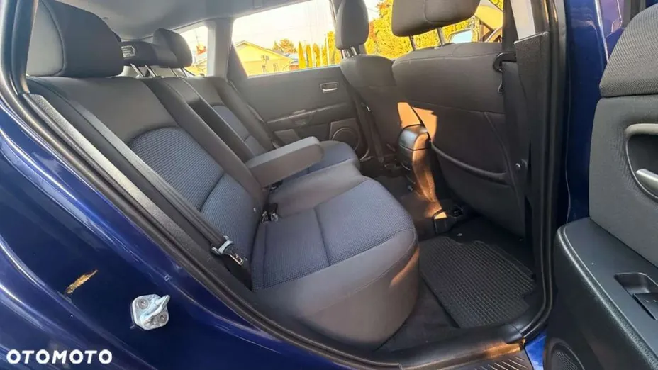 MAZDA 3 -