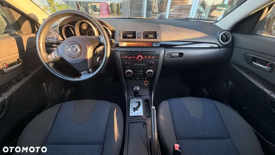 MAZDA 3 -