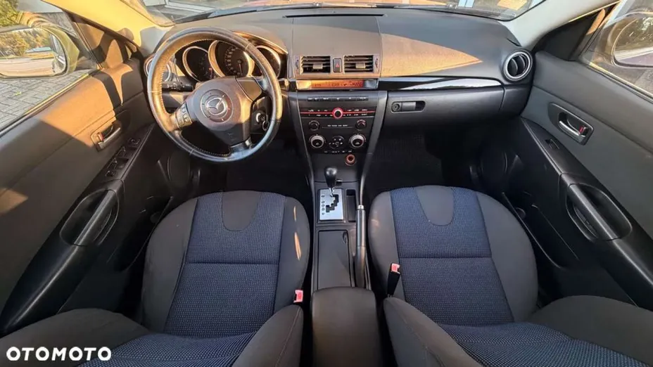 MAZDA 3 -