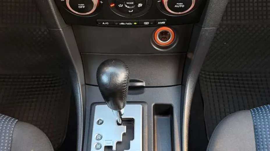 MAZDA 3 -