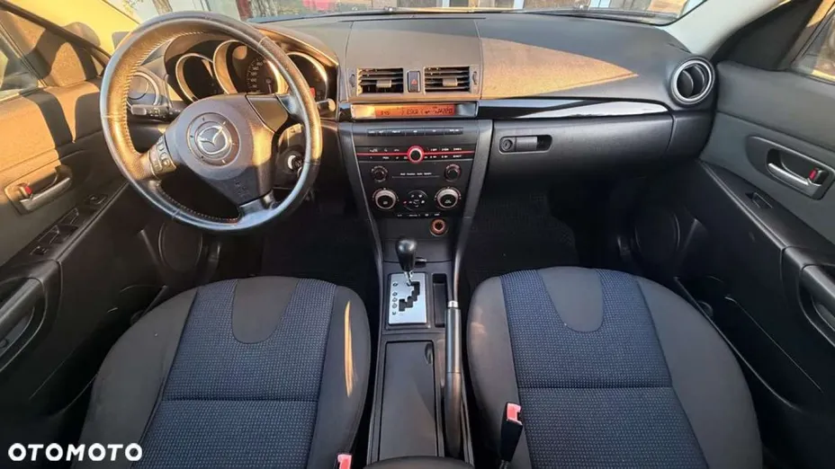 MAZDA 3 -