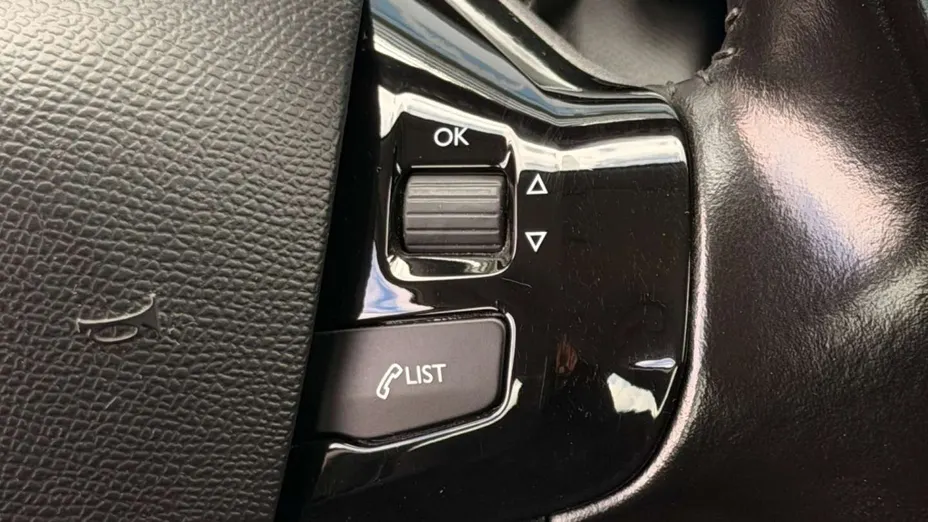 PEUGEOT 308 -