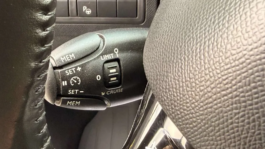 PEUGEOT 308 -