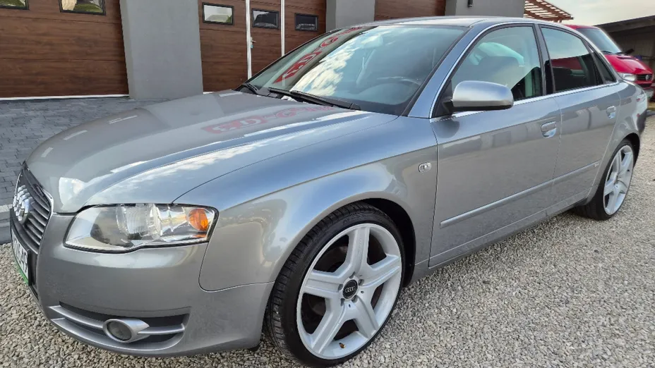 AUDI A4 -
