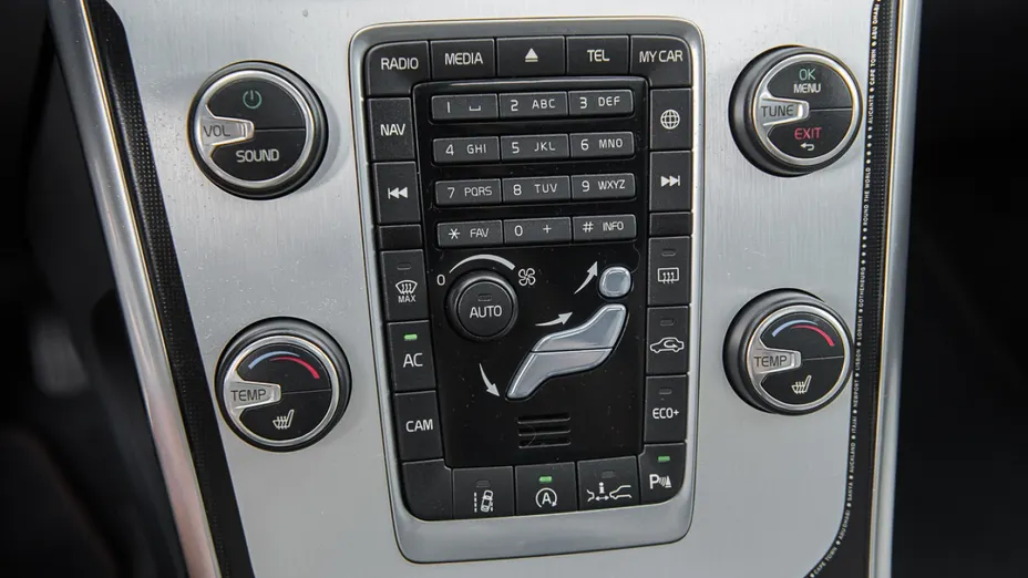 VOLVO XC60 -