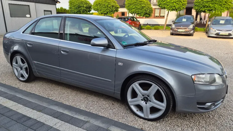 AUDI A4 -