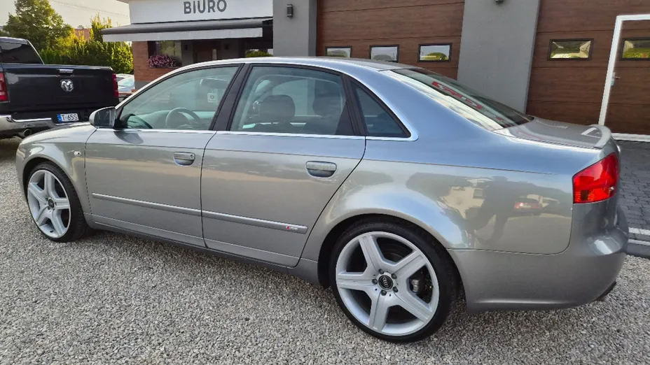 AUDI A4 -