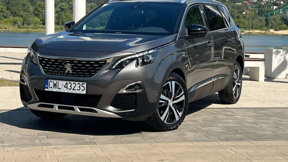 PEUGEOT 5008 -