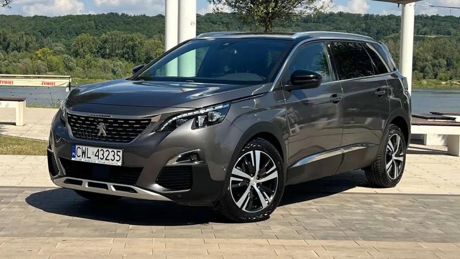 PEUGEOT 5008 -