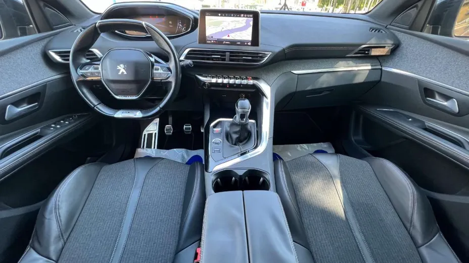 PEUGEOT 5008 -
