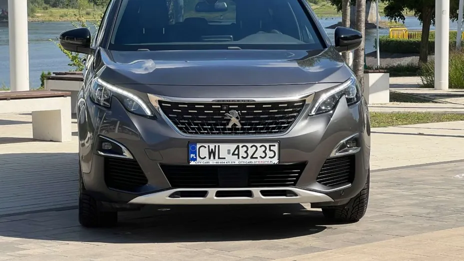 PEUGEOT 5008 -