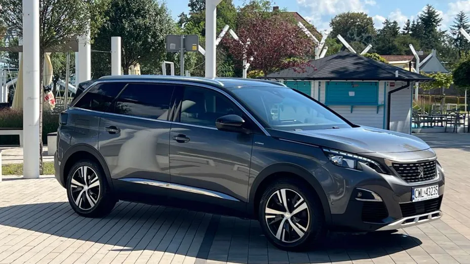 PEUGEOT 5008 -