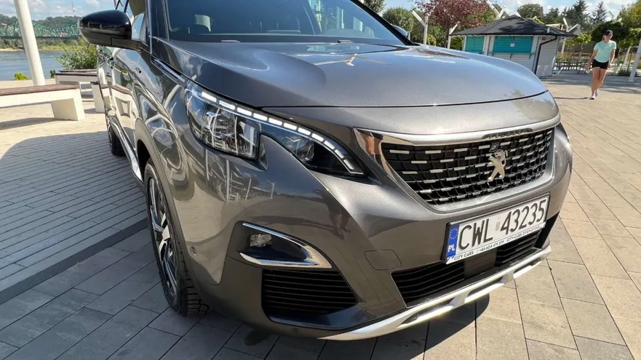 PEUGEOT 5008 -