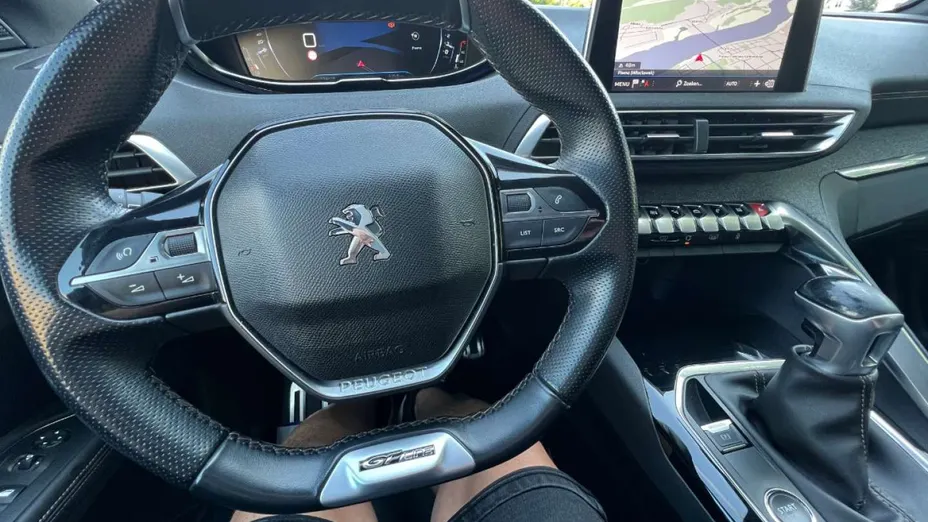 PEUGEOT 5008 -