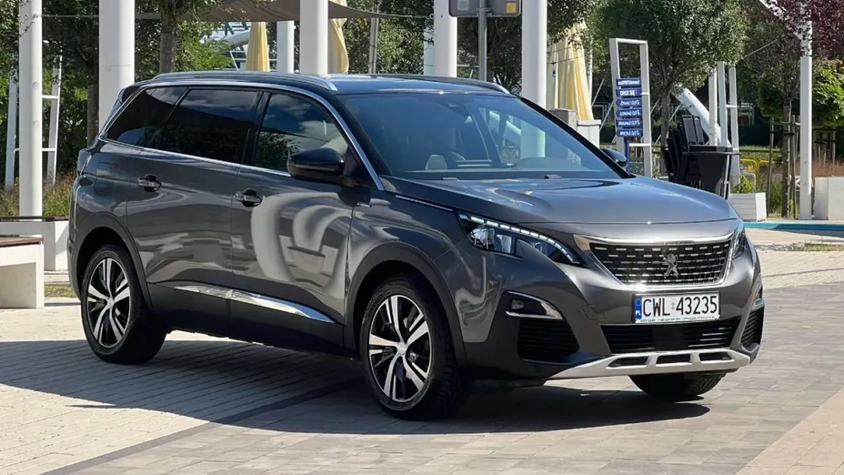 PEUGEOT 5008 -