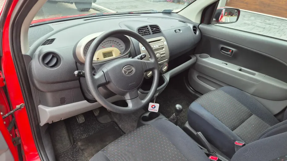 DAIHATSU Sirion -