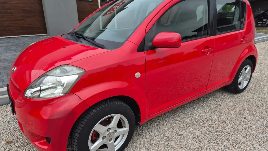 DAIHATSU Sirion -