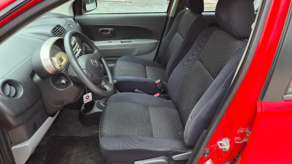 DAIHATSU Sirion -