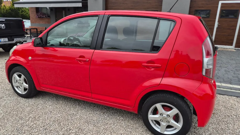 DAIHATSU Sirion -
