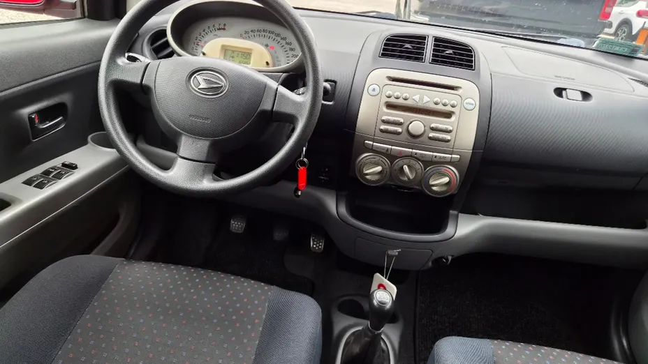 DAIHATSU Sirion -