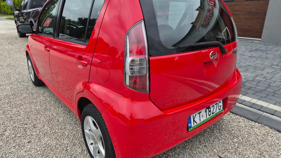DAIHATSU Sirion -
