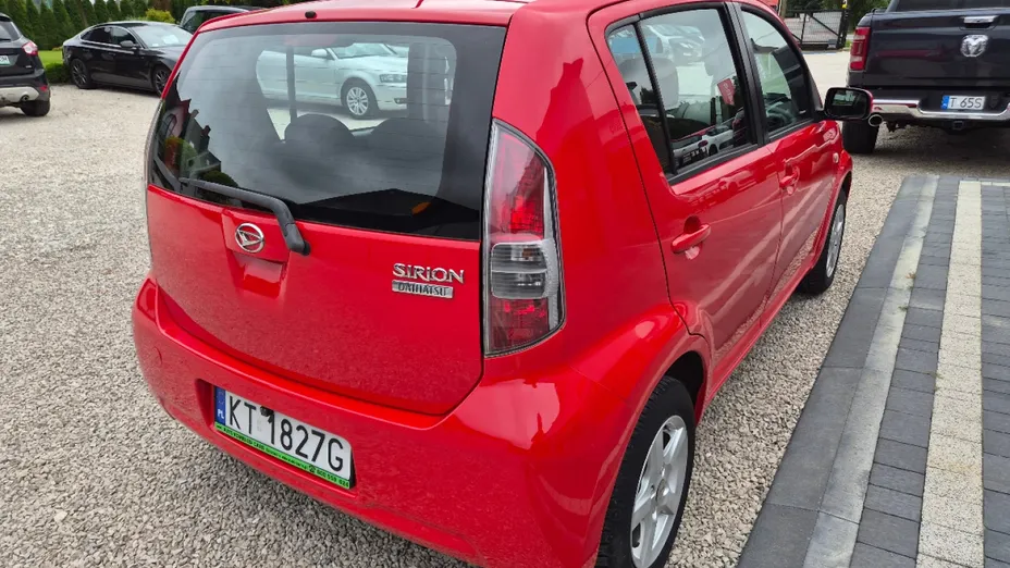 DAIHATSU Sirion -