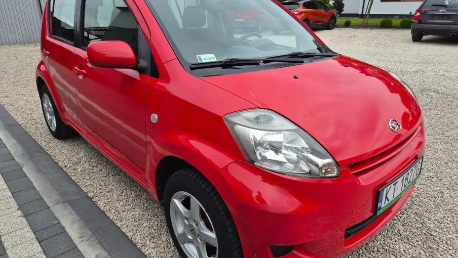 DAIHATSU Sirion -