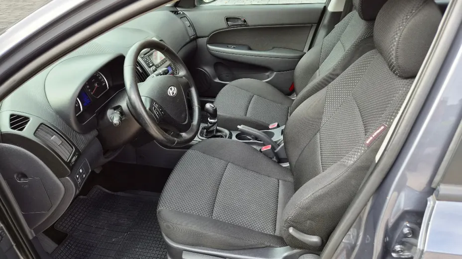 HYUNDAI i30 -