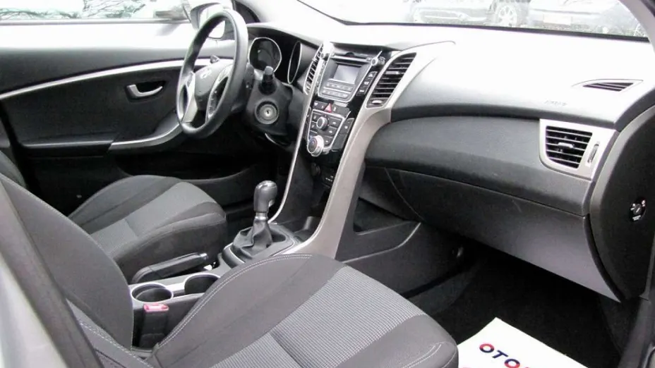 HYUNDAI i30 -