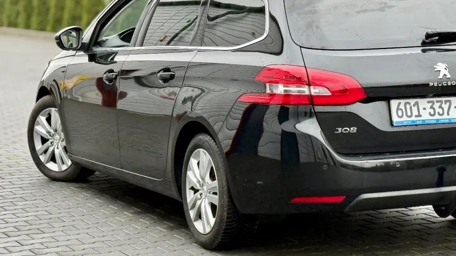 PEUGEOT 308 -
