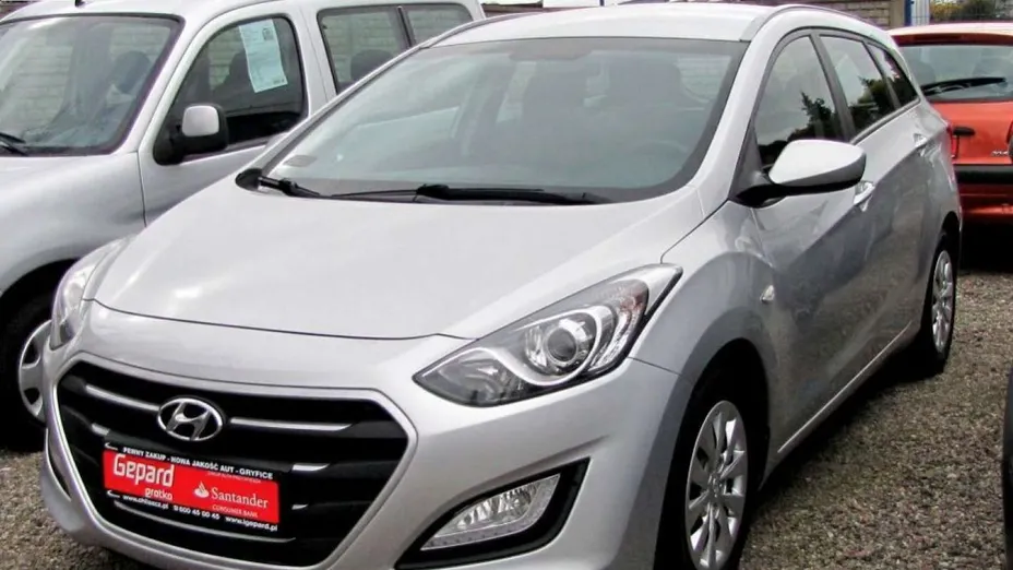 HYUNDAI i30 -