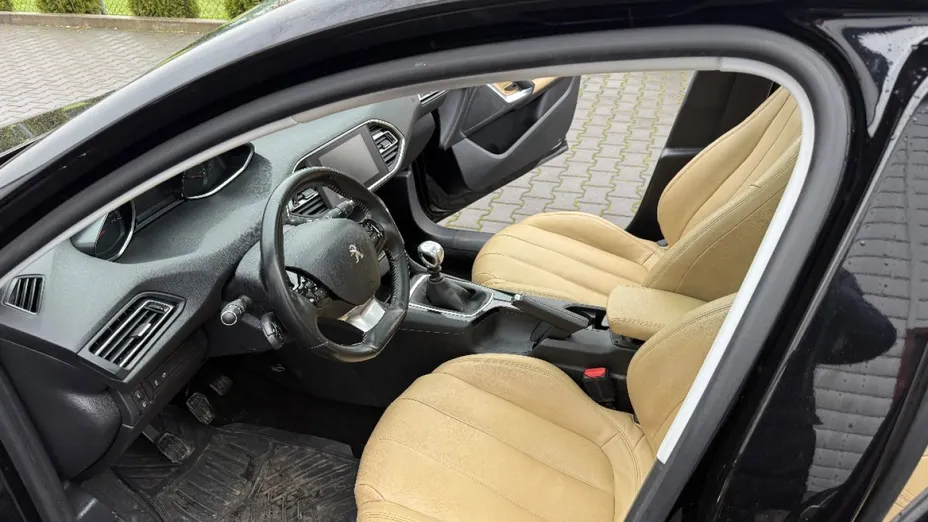 PEUGEOT 308 -