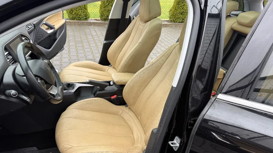 PEUGEOT 308 -