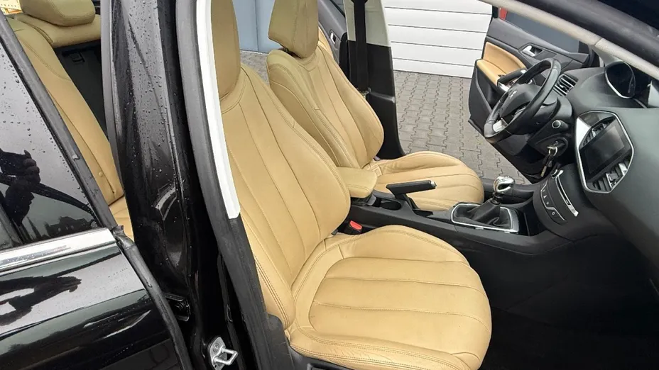 PEUGEOT 308 -