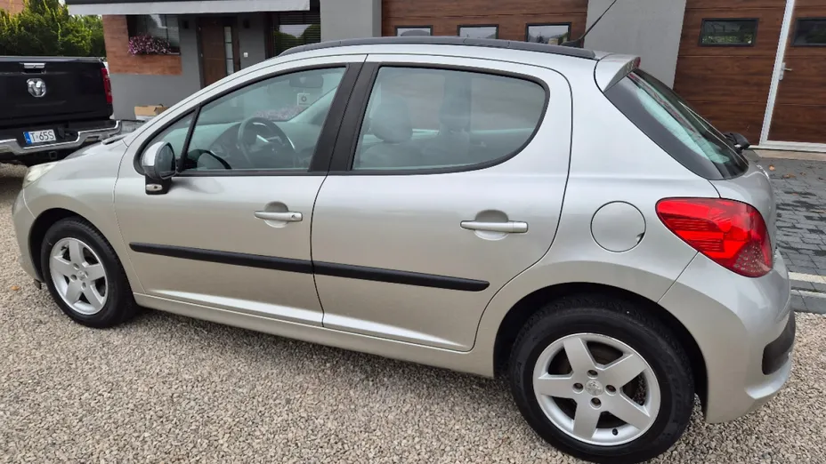 PEUGEOT 207 -