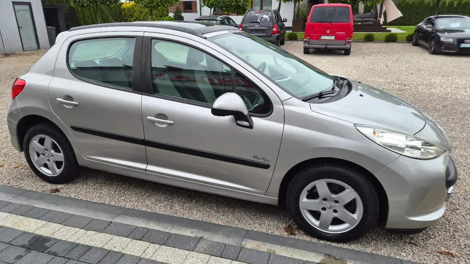 PEUGEOT 207 -