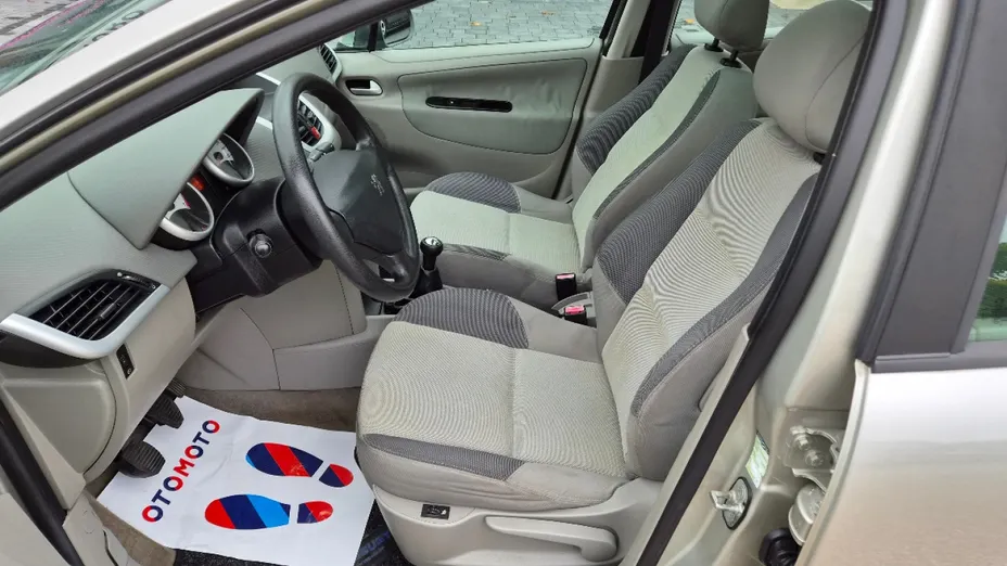 PEUGEOT 207 -