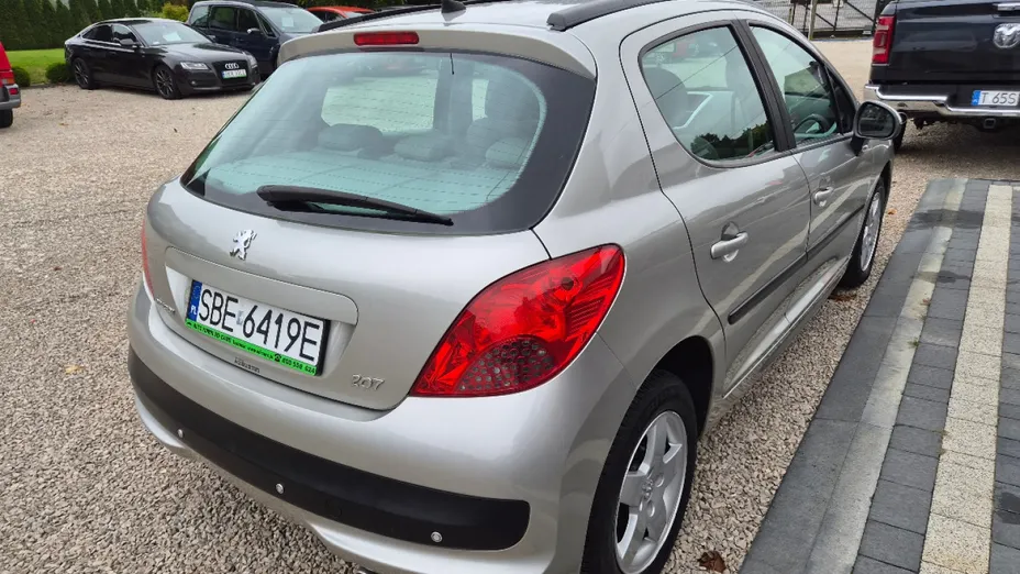 PEUGEOT 207 -