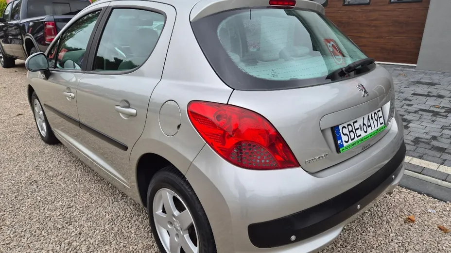 PEUGEOT 207 -