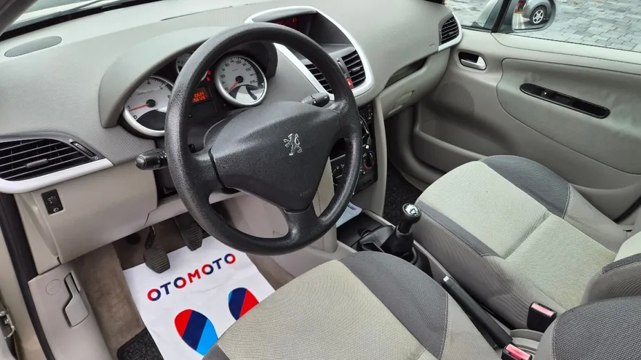 PEUGEOT 207 -