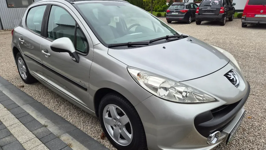 PEUGEOT 207 -