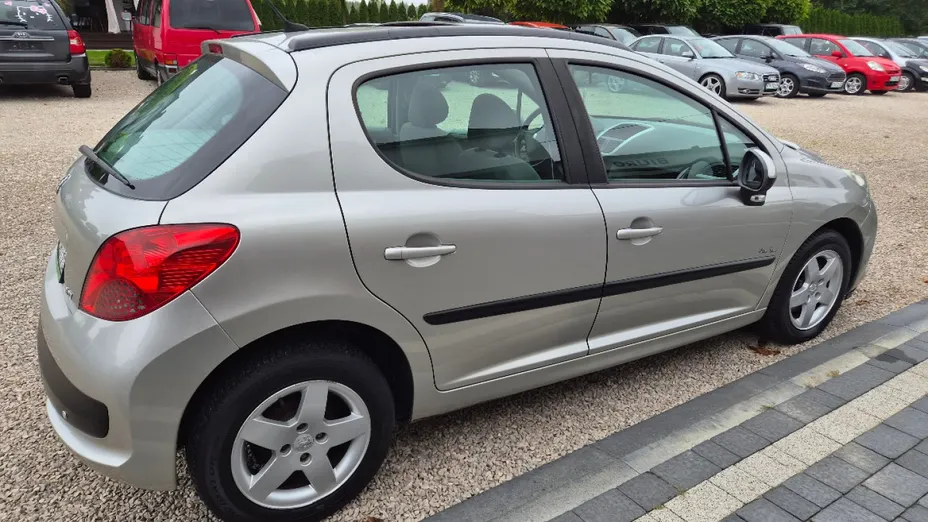 PEUGEOT 207 -