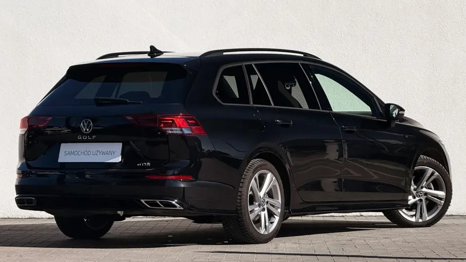 VOLKSWAGEN Golf -
