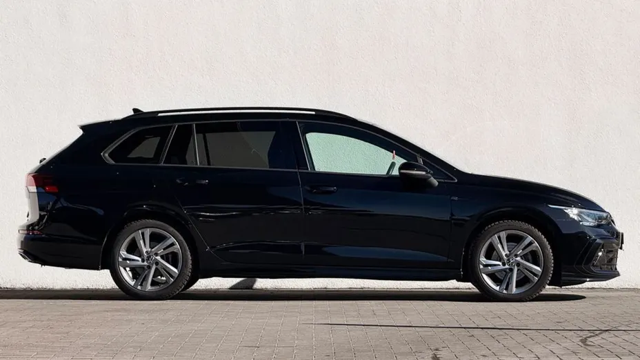 VOLKSWAGEN Golf -