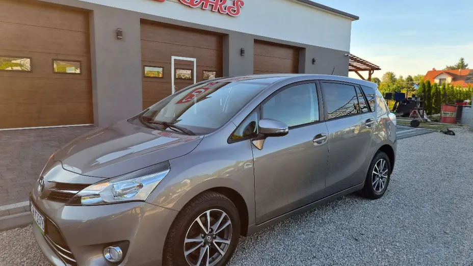 TOYOTA Verso -