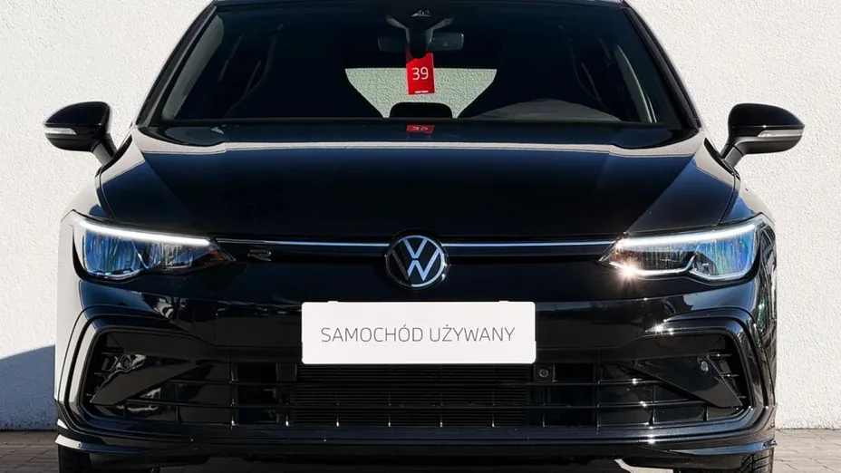 VOLKSWAGEN Golf -