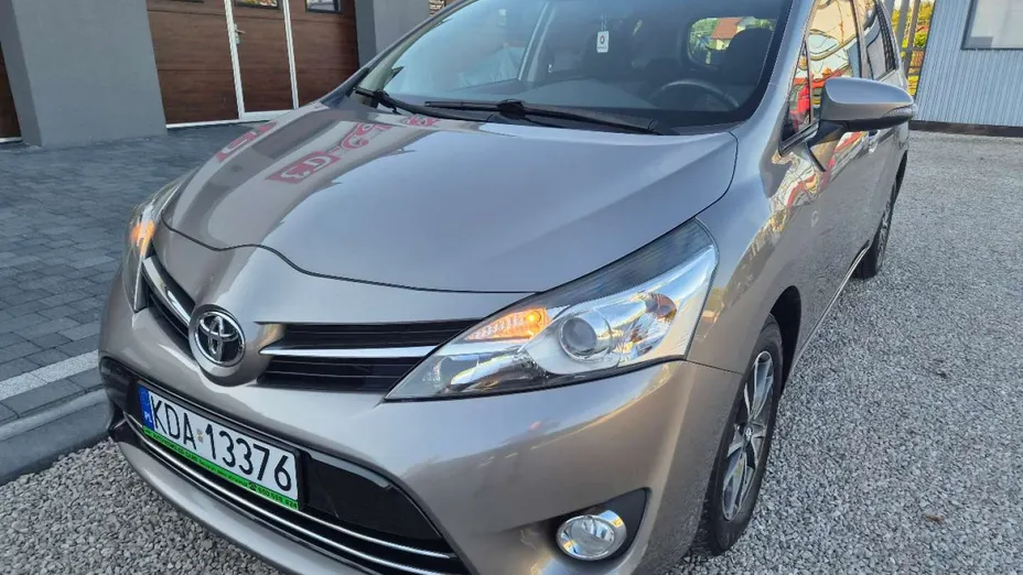TOYOTA Verso -