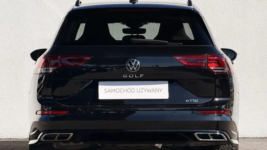 VOLKSWAGEN Golf -