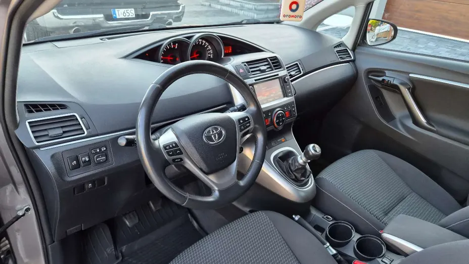 TOYOTA Verso -
